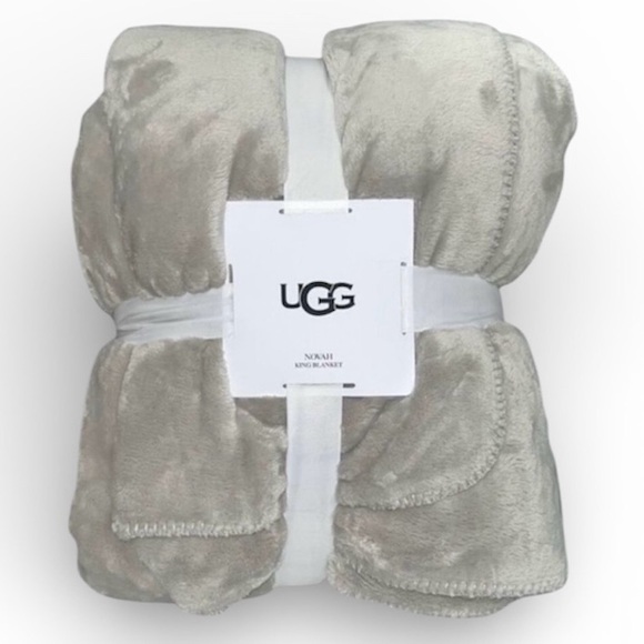UGG Novah King Blanket in Seal Gray - Picture 3 of 12